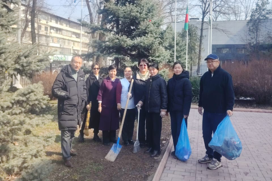 A cleanup event  (subbotnik) was held at Royal Metropolitan University